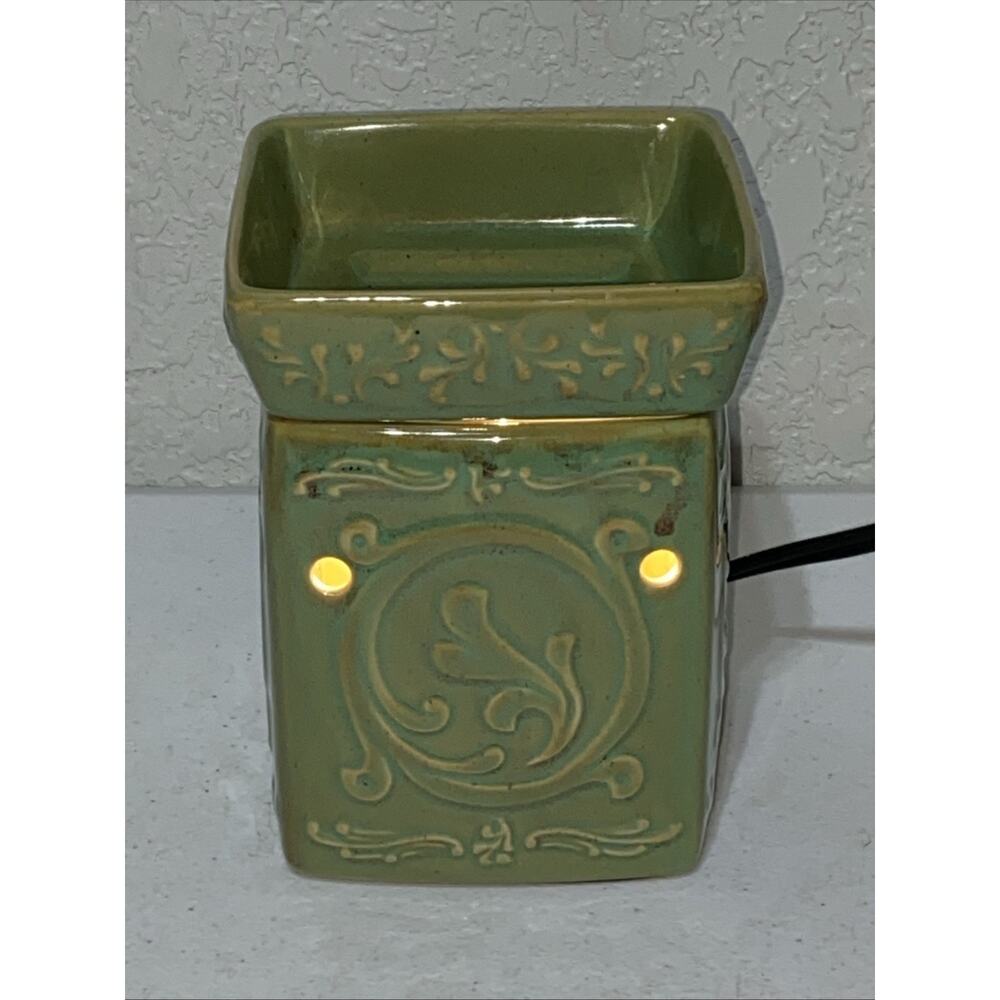 Genuine Scentsy Jakarta Green East India Electric Wax Oil Warmer With Light Bulb